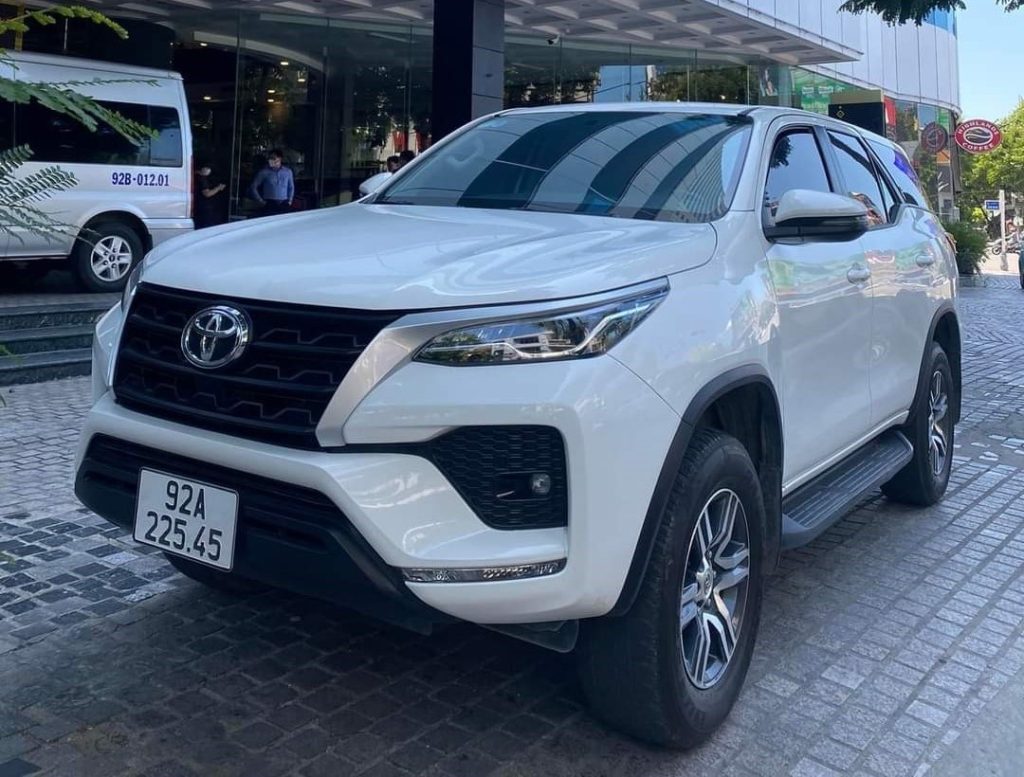 thuê xe du lịch 7 chỗ Fortuner